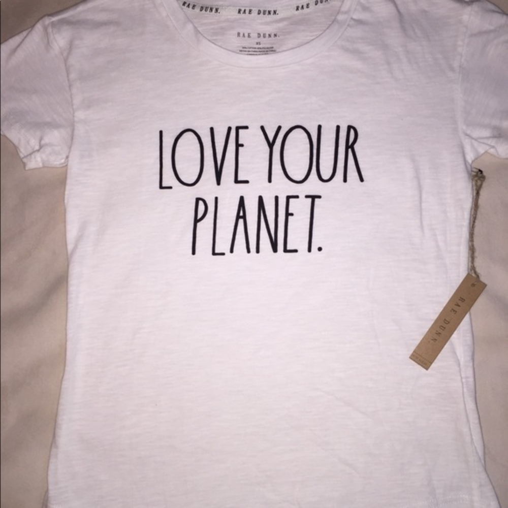 NWT Rae Dunn LOVE YOUR PLANET Shirt‎